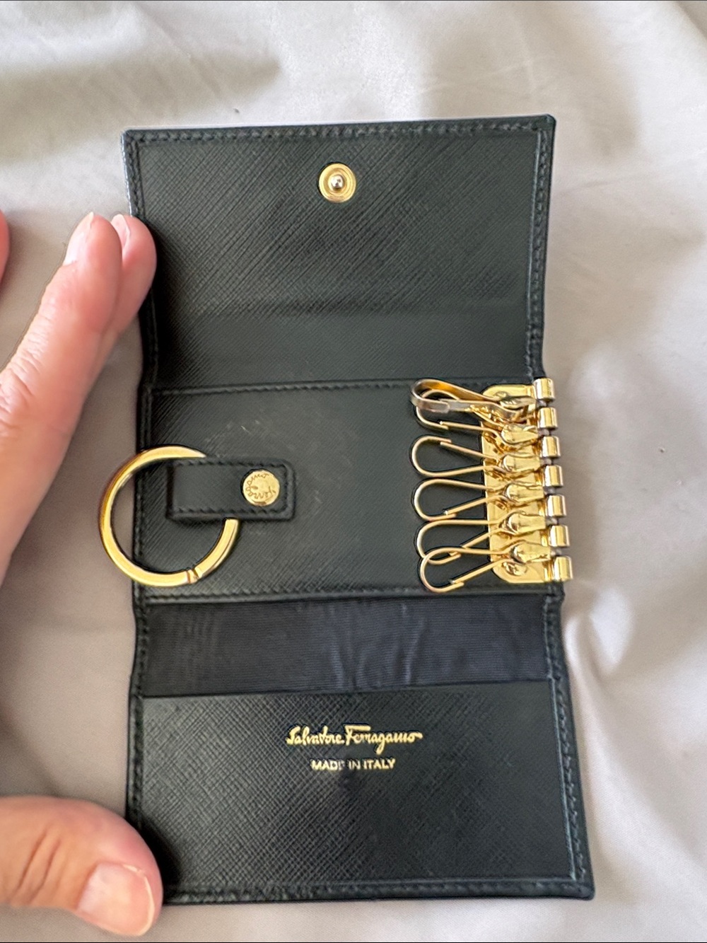 Salvatore Ferragamo Vara Bow Saffiano Leather 6 Key Holder Wallet Black Gold - Picture 7 of 15